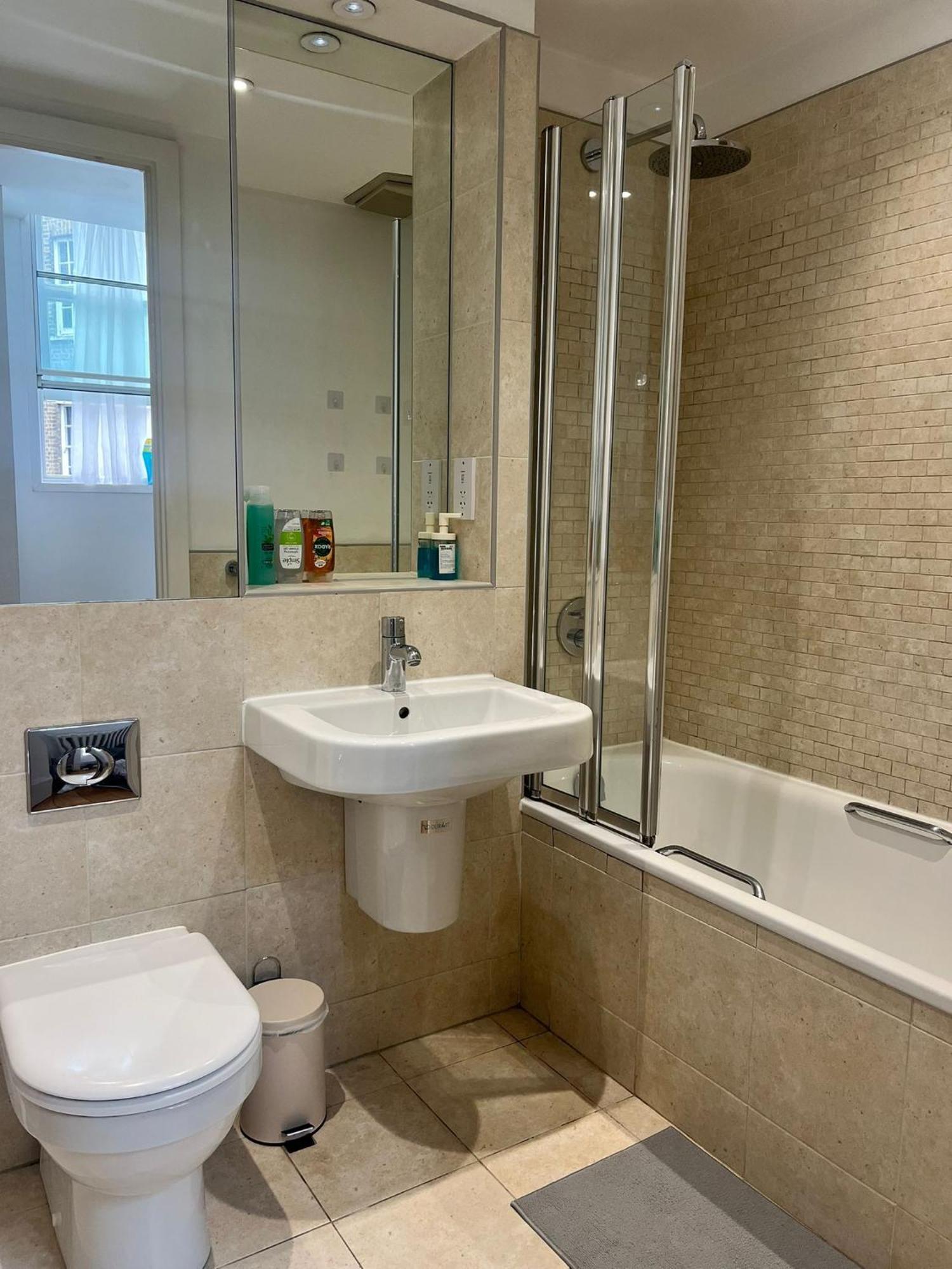 One Bedroom Apartment In Holborn London Eksteriør billede