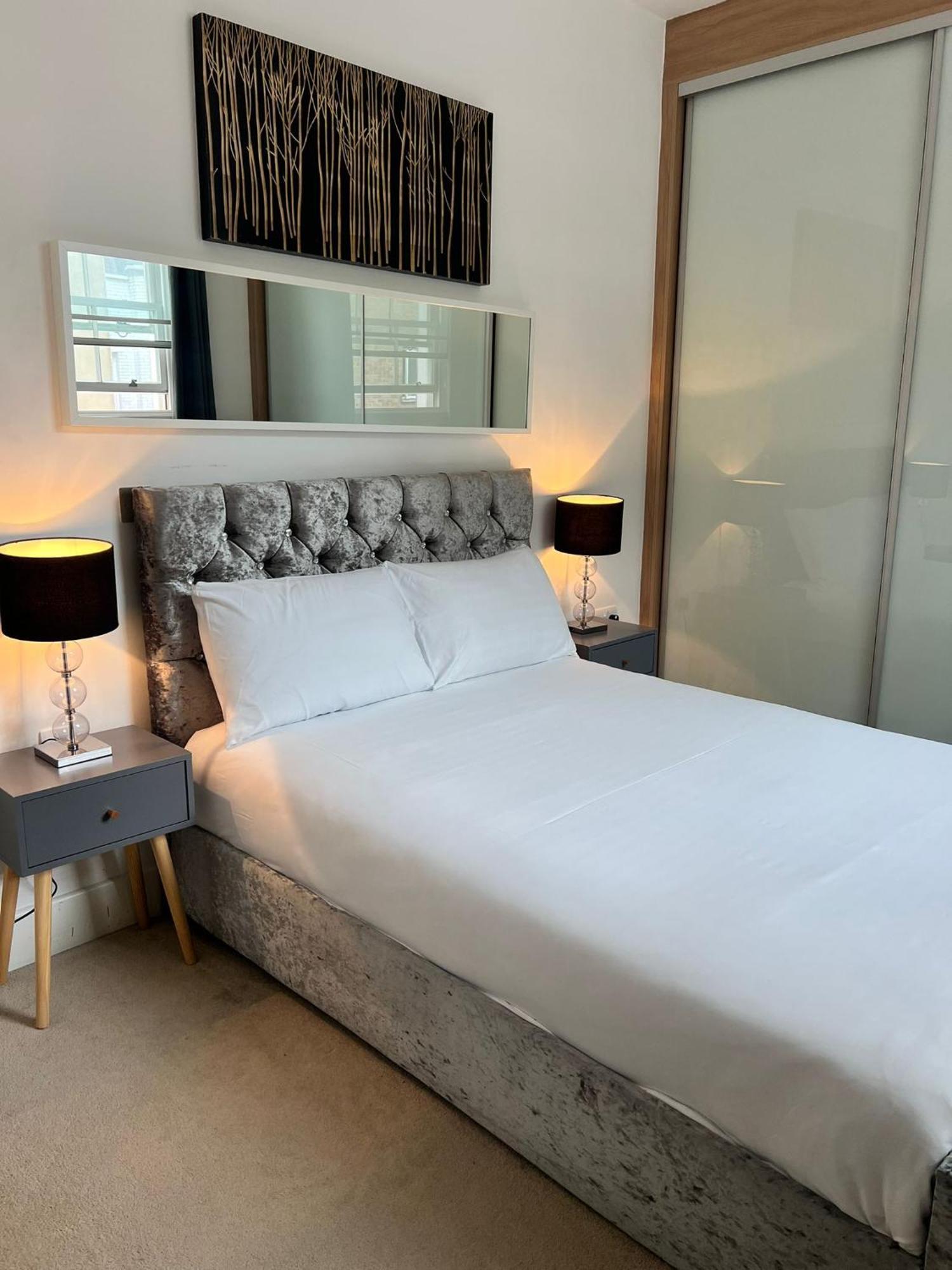 One Bedroom Apartment In Holborn London Eksteriør billede