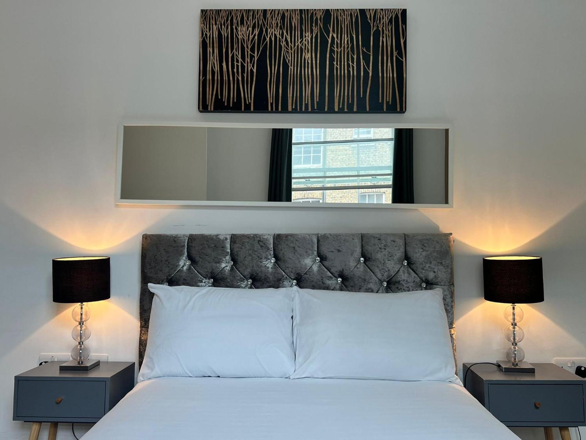 One Bedroom Apartment In Holborn London Eksteriør billede