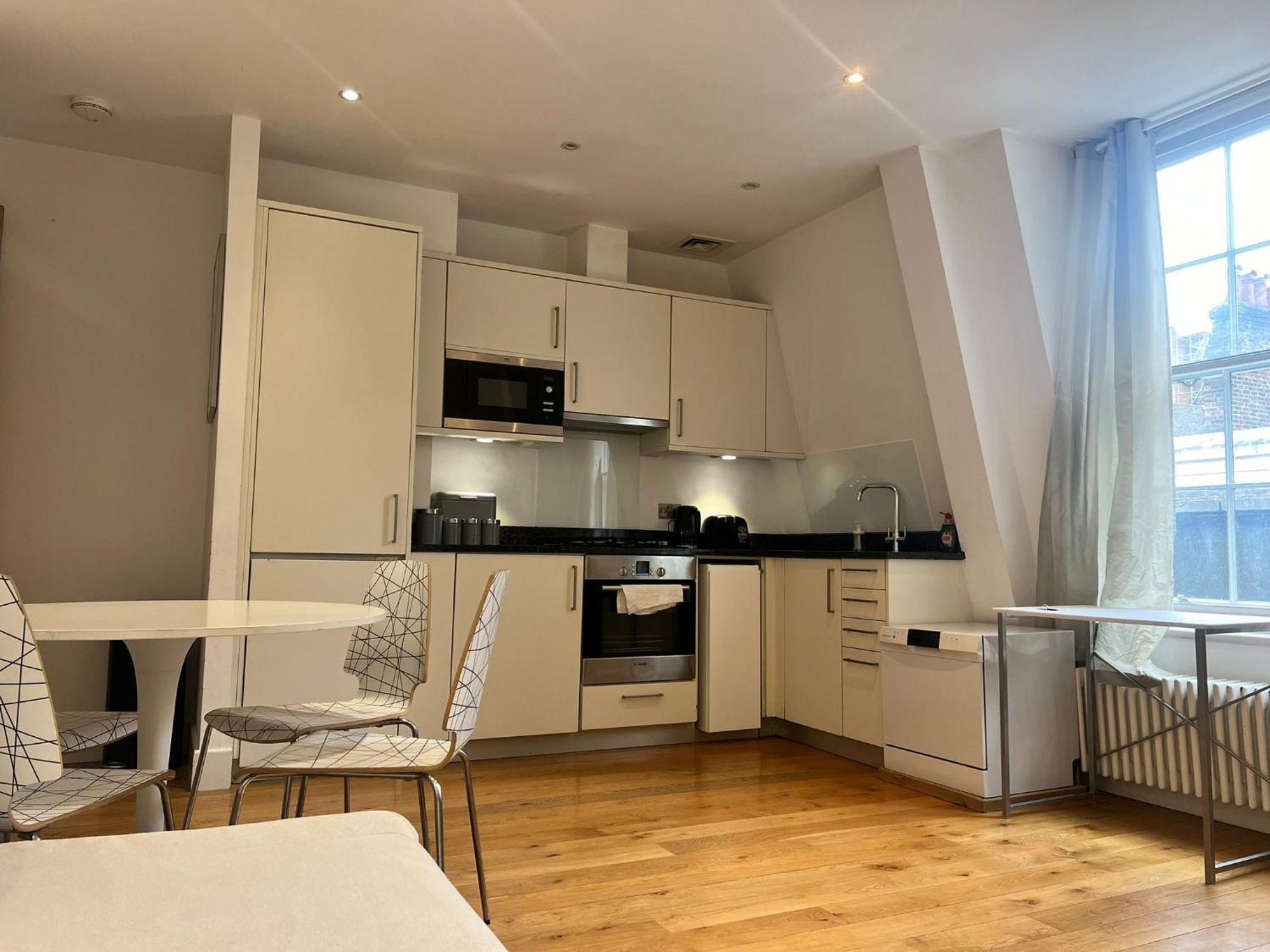 One Bedroom Apartment In Holborn London Eksteriør billede