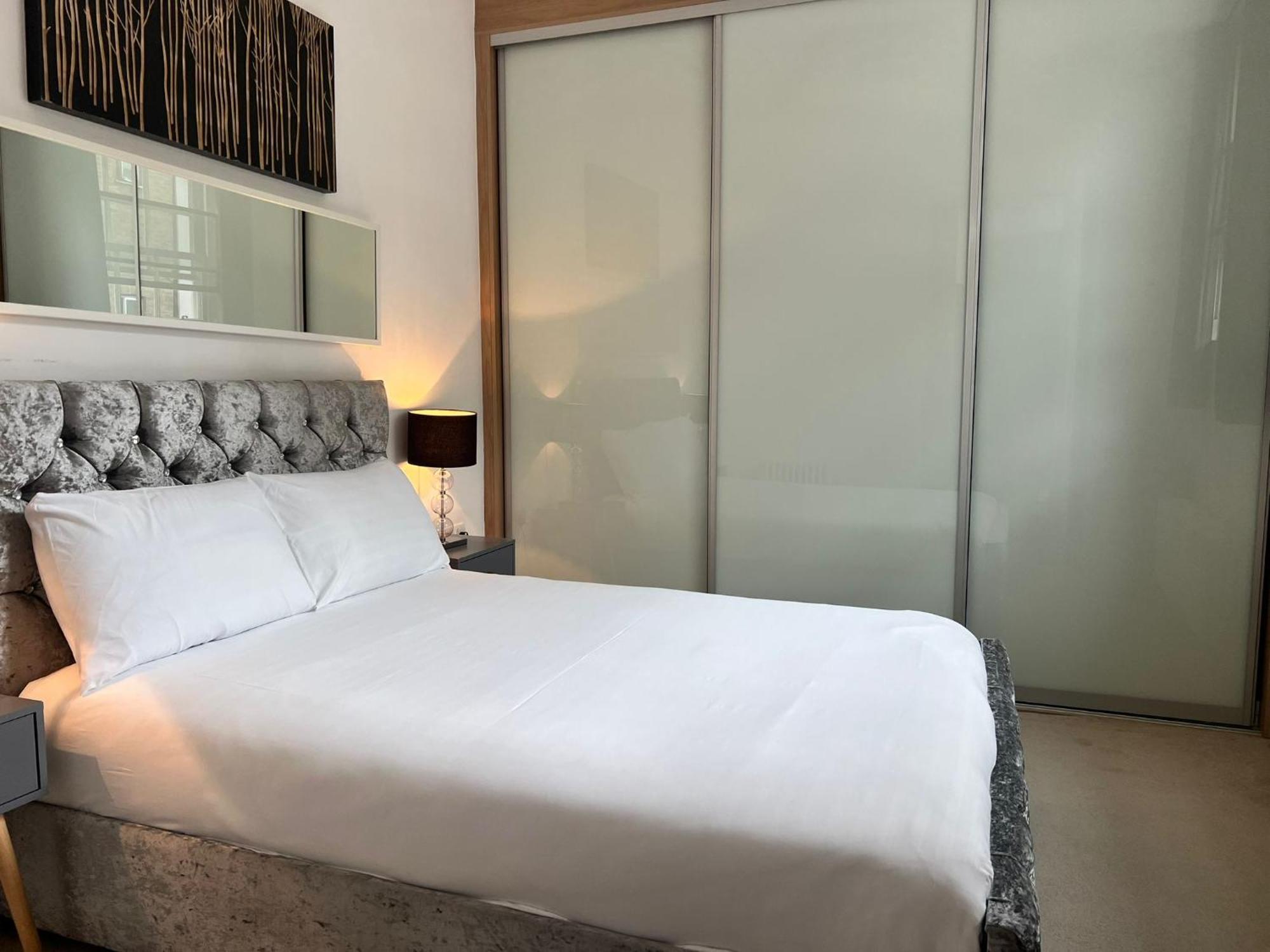 One Bedroom Apartment In Holborn London Eksteriør billede